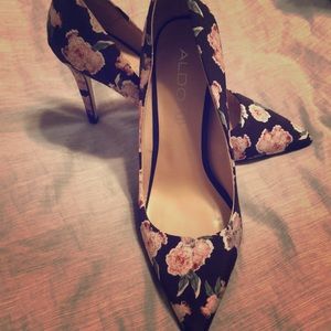Flowered Pumps